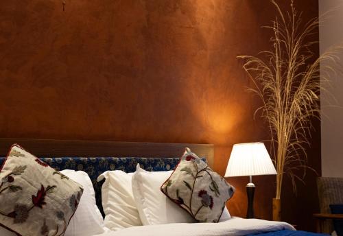Deluxe Double or Twin Room image 10