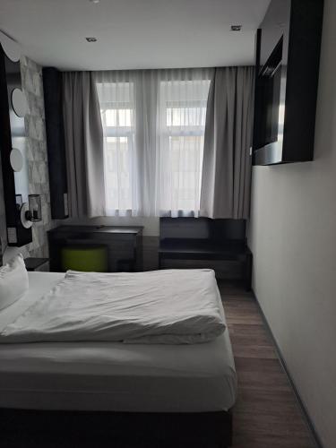 French Cosy Room room in Garner Hotel Bremen City By IHG