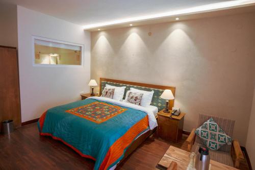 Standard Double or Twin Room image 4