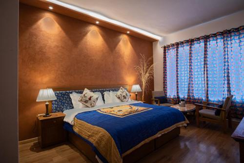Standard Double or Twin Room image 5