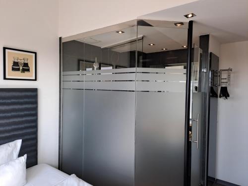 French Cosy Room with Balcony - Top Floor image 4