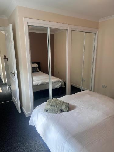 3BR Flat Sleeps 6 West End Sights Driveway, Glasgow (photo 9)
