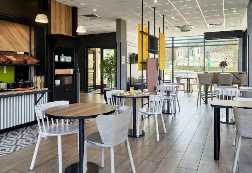 B&B HOTEL Igny Palaiseau - 레스토랑