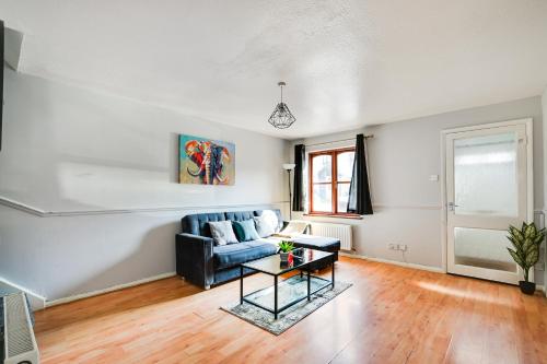 Contractors - Business - Families - Long term stays - Driveway parking