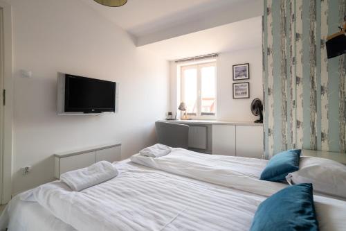 One-Bedroom Apartment image 5
