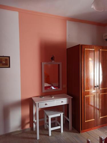 MARGARITAS ROOMS