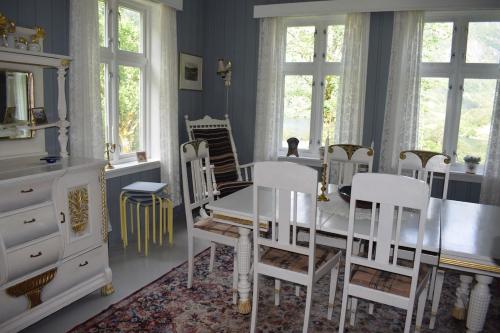 Large house by nature reserve in Bjordala