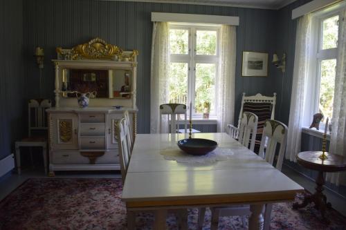 Large house by nature reserve in Bjordala