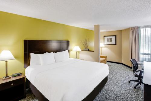 แคลเรียน อินน์ แอชวิลล์ แอร์พอร์ต (Clarion Inn Asheville Airport) in เฟลตเชอร์ (NC)
