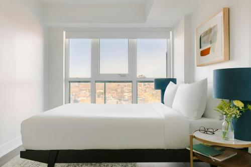 One-Bedroom Apartment with Double Bed and Balcony image 8