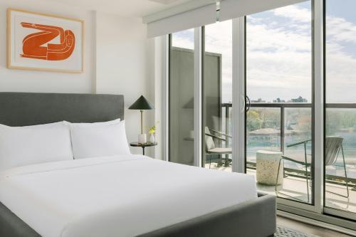 Three-Bedroom Apartment with Balcony image 8