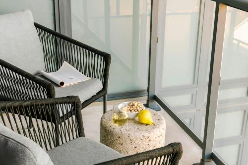 One-Bedroom Apartment with Double Bed and Balcony image 3