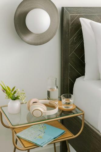Three-Bedroom Apartment with Balcony image 9
