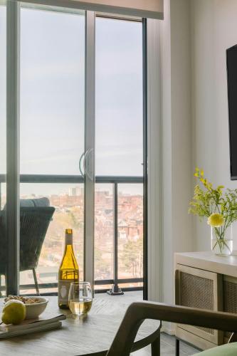 One-Bedroom Apartment with Double Bed and Balcony image 1