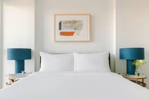 One-Bedroom Apartment with Queen Bed image 6