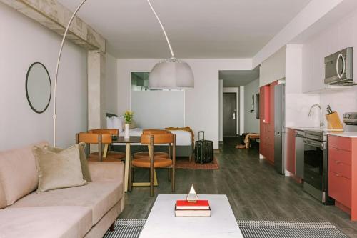 Spacious Studio Apartment with Queen Bed and Sofa Bed