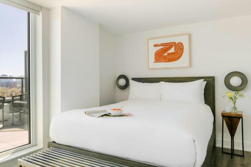 Nester Finn West Queen West - image 3