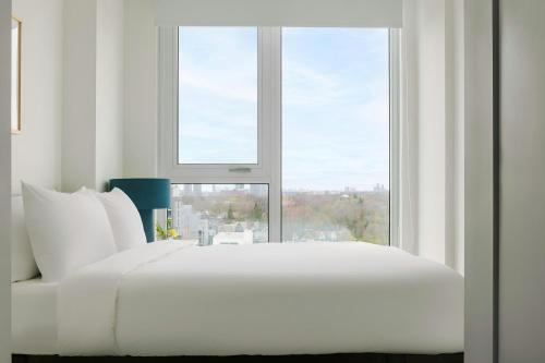 One-Bedroom Apartment with Queen Bed image 8