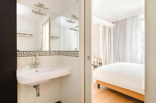 Piazza Di Spagna Hotel, Sonder - 화장실