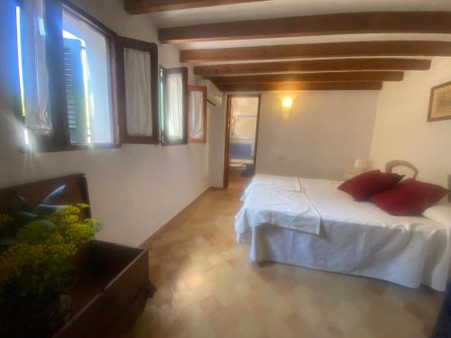ULLAL - Rural Charm-AGRITOURISM approx 65000 meters PLUS PRIVATE MOUNTAIN villa and Outdoor Adventure Agritourism Apartment EQUIPATED - Private Mountain Path approximately 5 minutes walking from the beach -Ideal for relaxation - image 4