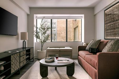 One-Bedroom Apartment with Queen Bed and Sofa Bed