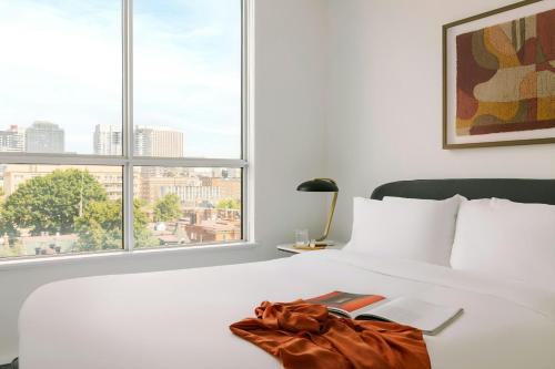 One-Bedroom Spacious Apartment with Queen Bed, Sofa Bed and Balcony