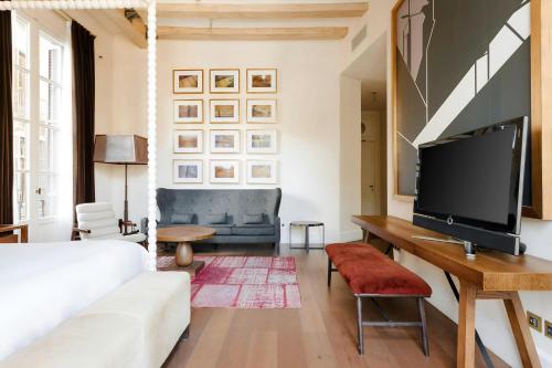 King Suite with Balcony and Square View