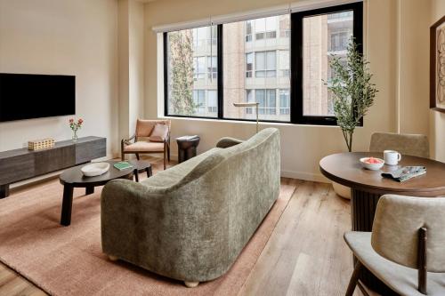 One-Bedroom Apartment with King Bed and Sofa Bed room in Nester Finn St Lawrence Market