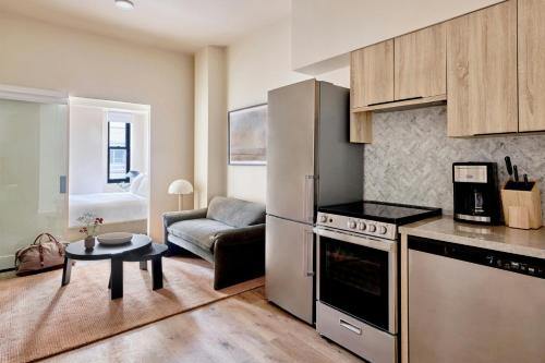 One-Bedroom Apartment with Queen Bed room in Nester Finn St Lawrence Market