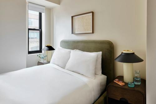 One-Bedroom Apartment with Queen Bed image 5
