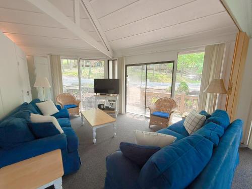 Treetop 3bd3badeckpoolsgrilldock-sleeps 8pp