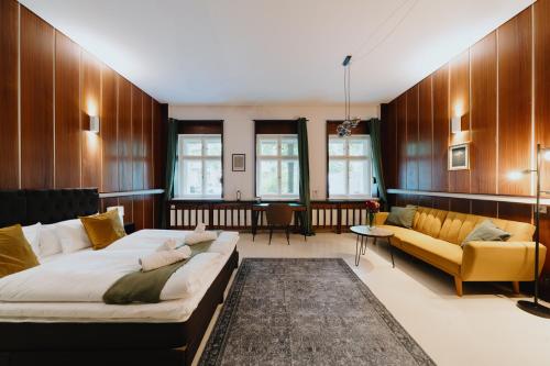 Homely Berlin - Library Style , Wooden Walls , Spacious , Friedrichshain, Berlin (Foto 11)