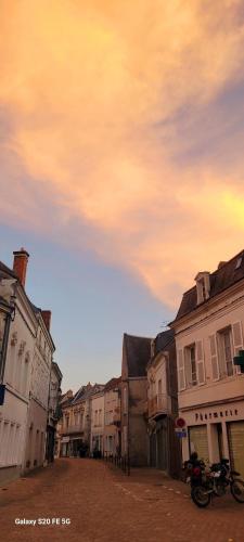 Surrounding environment, Le Guet du Garde - in the center of medieval town in Chatillon-sur-Indre