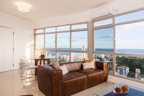 . Luxury Surround Sea View Apartment