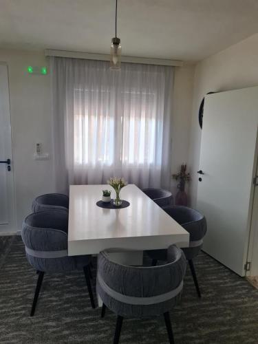 Villa Passaggio Private Pool & Tranquil Stay Near the Sea in Celuga