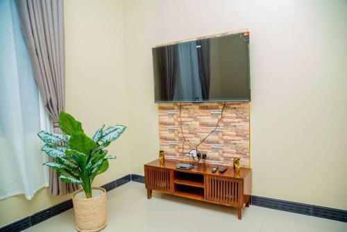 Shared lounge/TV area, Winnie's Home in Morogoro