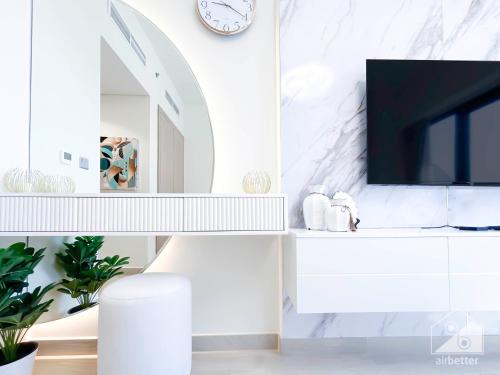 Luxury Living in Azizi Riviera l Cozy Balcony, Dubaj