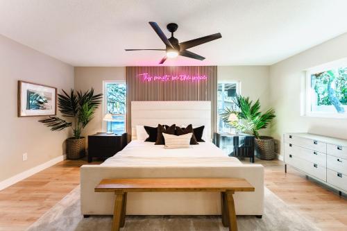 Luxury Villa with Pickleball Court, Heated Pool, Treehouse and Game Room in Indian Rocks Beach (Florida)