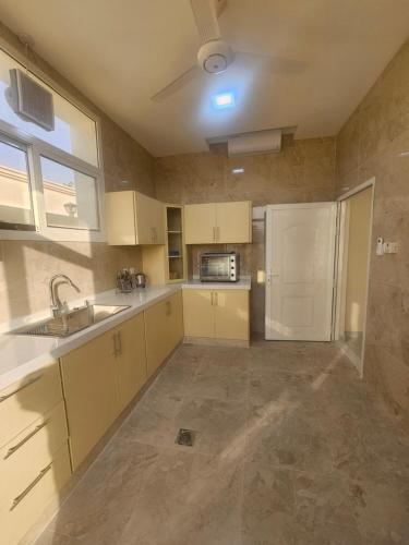 Kitchen, White Mountain House in Sinadil