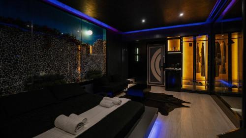 446 Black Suite Luxury - image 5