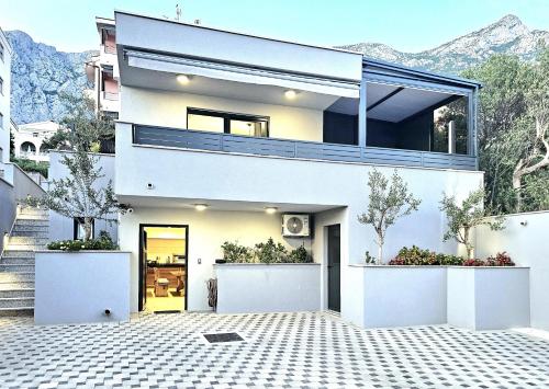 Two Bedroom House image 9