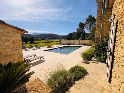 Mas des Anges - Bastide de 5 chambres avec piscine in Entrechaux