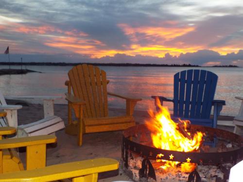 Beachfront Inn - image 14