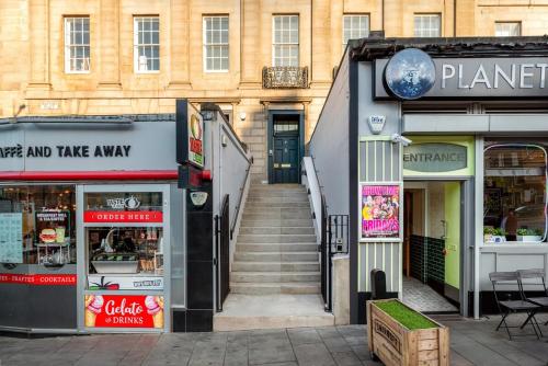 Luxury City Centre Retreat - Lux Spa Bath - Romantic, Edinburgh (photo 7)