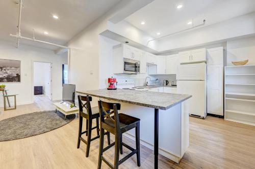 Unique Space Famed St Laurent Blvd Very Walkable