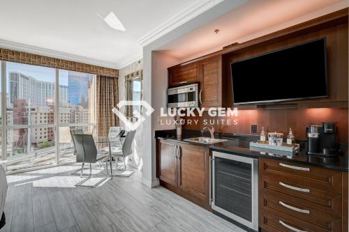 Lucky Gem Penthouse & Luxury Suites at Signature Resort, Strip View 509