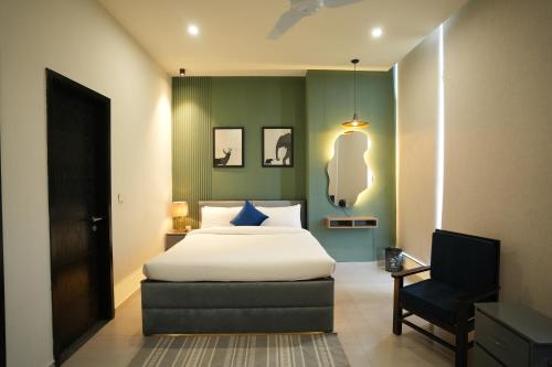 Spacious 2-BHK SkyPark One in โปลิสฟาวเดชั่น