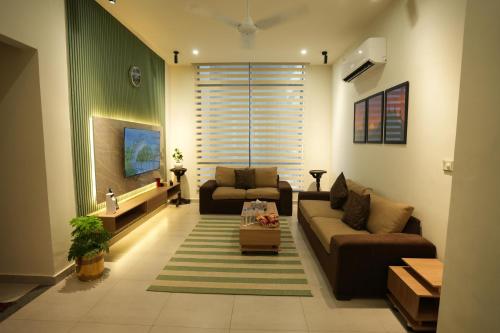 บริการและสิ่งอำนวยความสะดวก, Spacious 2-BHK SkyPark One in โปลิสฟาวเดชั่น