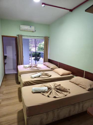1 double bed, 1 twin bed