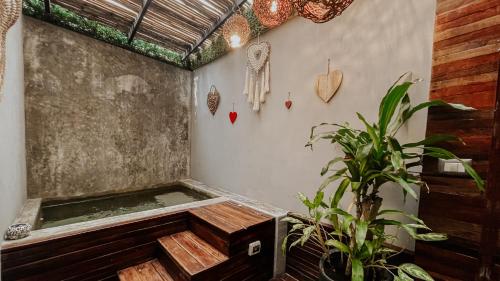 Suite Deluxe with Private Patio and Room Temperature Bathtub image 1